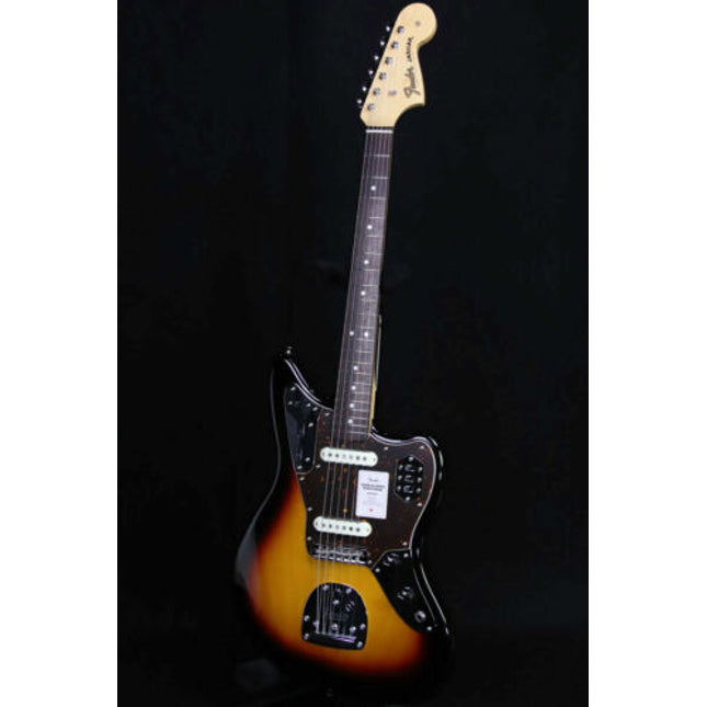 Fender Traditional 60s Jaguar 3-Color Sunburst electrric guitar  with gig bag