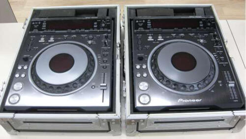 PIONEER DVJ-1000 PRO DJ TURNTABLE CD PLAYERS with cable and hard case