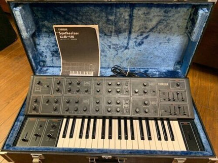 Yamaha 37-Key Analog Synthesizer Keyboard with Hard Case cc262 CS-15