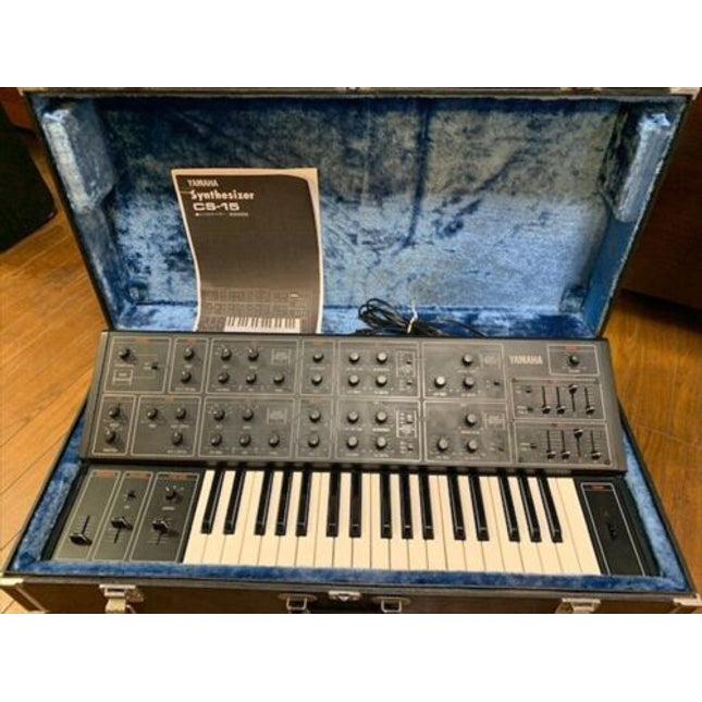 Yamaha 37-Key Analog Synthesizer Keyboard with Hard Case cc262 CS-15