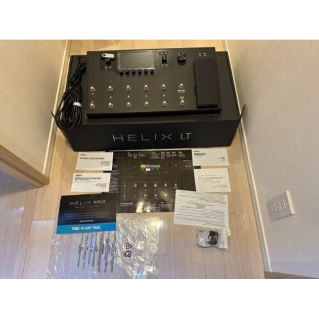 Line 6 Helix LT Guitar Multi Effects Processor pedal Black Tested w/ Power cable